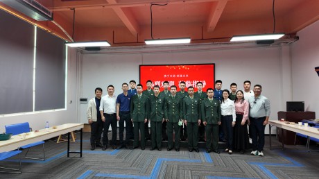 退役军人莅临工厂